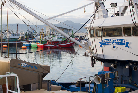 puerto pesquero de Pasajes en Gipuzkoa